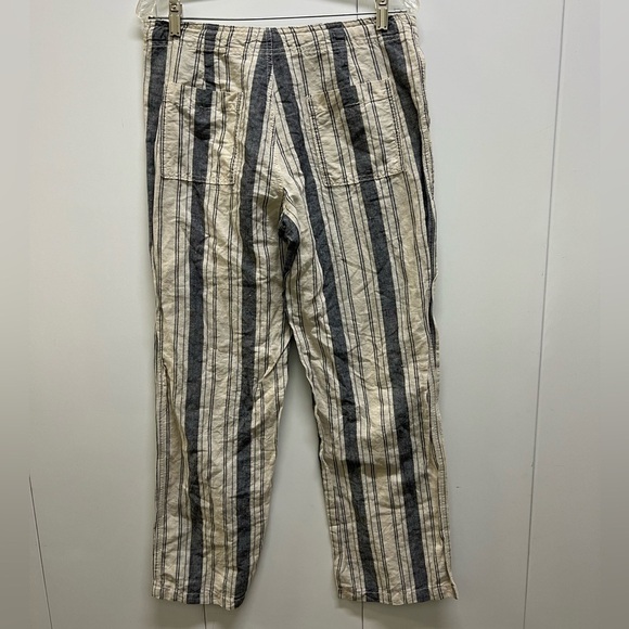 Great Condition GAP Straight Leg Stretchy Pants with Pockets - Picture 2 of 3